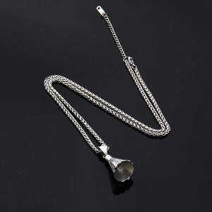 Collier avec pendentif volant de badminton en acier titane argenté de style hip hop