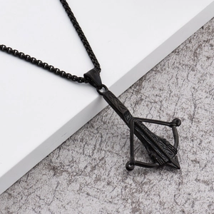 Collier hip hop avec pendentif arbalète en acier titane et gravure vintage sur chaîne box