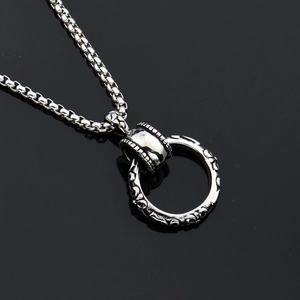 Collier Gothique en Acier Inoxydable pour Hommes Pendentif Cercle Gravé Vintage Bijoux Style Hip Hop Punk Chaîne Vénitienne