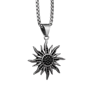 Pendentif soleil hip hop argenté avec zircons noirs sur une chaîne box pour hommes et femmes