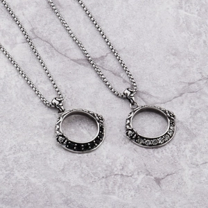 Collana Con Pendente a Cerchio a Corona di Rose in Acciaio Inossidabile Retro Gioielli Hip Hop Punk Con Zirconia