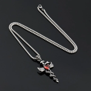Pendentif épée gothique avec zircon cœur rouge sur collier chaîne queue de renard inox unisexe