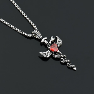 Collier Pendentif Croix Épée Gothique en Acier Inoxydable Ailes de Serpent Avec Strass Rouge Bijoux Punk Hip Hop
