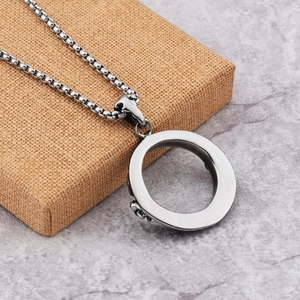 Collana in acciaio al titanio con ciondolo a ghirlanda di rose e strass stile hip hop