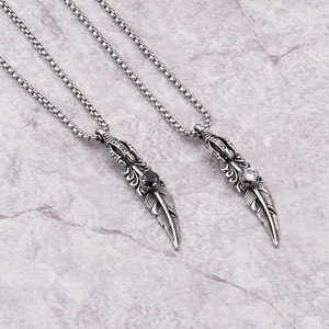 Collana con Pendente a Piuma in Acciaio Inossidabile Vintage con Grande Zirconia Intarsiata Vajra Hip Hop Gotico per Uomo