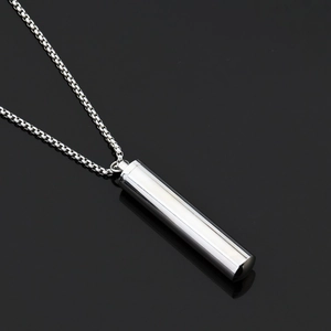 Collana con Pendente a Bottiglia Cilindrica Apribile Personalizzata Hip Hop per Uomo Donna in Acciaio al Titanio con Catena Box Lucidata