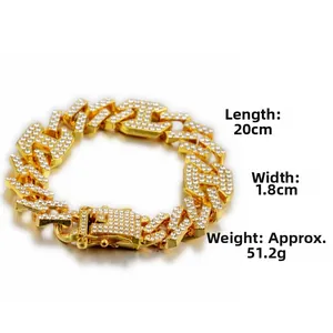 Dettaglio del bracciale cubano dorato largo 1,8 cm con indicazioni di peso e misura