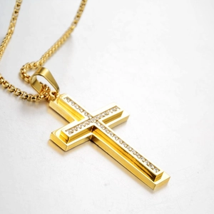 Collana con ciondolo a croce d'oro hip hop con zirconi cubici su catena a maglia