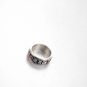 Bague Rotative en Acier Inoxydable Vintage Homme Femme Mantra Bouddhiste Inscription Bague de Méditation Rotative Avec Strass Rouge Bijoux Ethniques