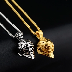 Collier Pendentif Casque de Chevalier en Acier Inoxydable pour Hommes Femmes Rétro Hip Hop Punk Bijoux Cadeau
