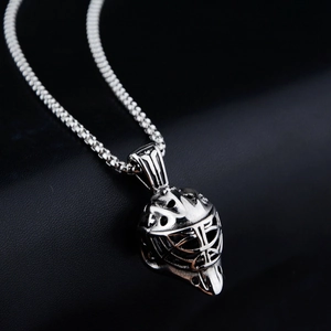 Collier pour hommes avec pendentif masque de hockey argenté sur une chaîne à perles