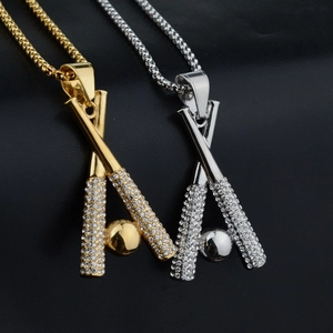 Hiphop-Halskette mit gekreuzten Baseballschlägern in Gold und Silber mit funkelnden Strass