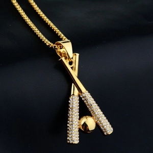 Hip-Hop Baseballschläger Kreuzanhänger Halskette in Gold mit funkelnden Strasssteinen