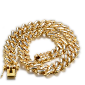 Parure chaîne cubaine 14mm dorée avec zircons taille baguette et fermoir boîte