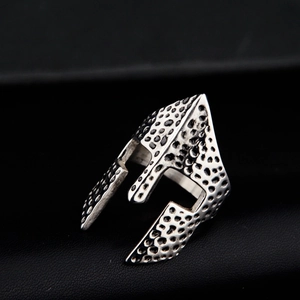 Anillo de casco de guerrero espartano de acero vintage para hombre estilo punk