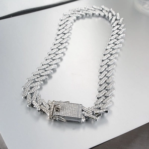 Chaîne Miami Cuban 17mm argentée avec micro-pavage complet de strass brillants