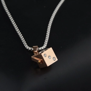 Fashionable cube pendant necklace in rose gold with shimmering inlaid rhinestones