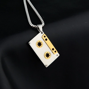 Retro-Kassettenanhänger-Halskette mit gold- und silberfarbenem Metallfinish