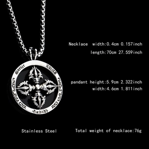 Collana con pendente rotondo gotico in acciaio inossidabile con rilievi croce e vajra