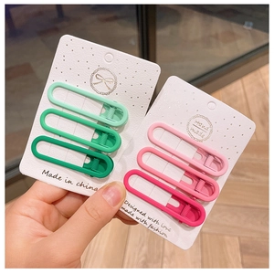 Close-up of matte gradient alloy duckbill hair clips in green and pink sets