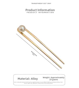 Détail de l'épingle à cheveux dorée en U de 15 cm avec perle blanche élégante