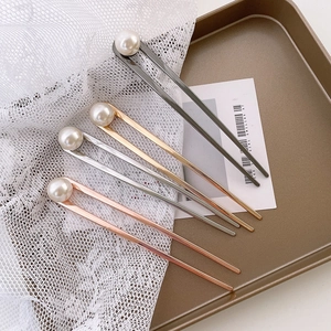 Épingles à cheveux en métal en quatre couleurs avec perles blanches pour chignon chic