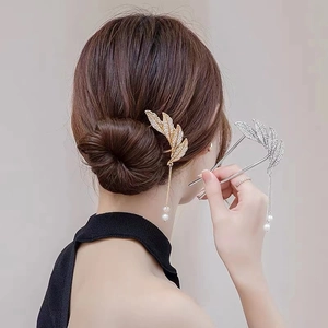 Elegant U-shaped hair pins with pearl tassels and rhinestones in gold and silver finish