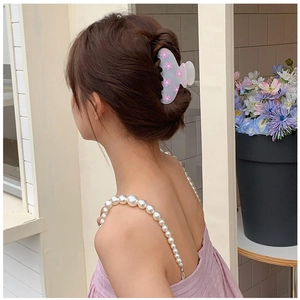 Floral acrylic shell shark hair claw clip in soft purple for elegant women's hairstyles
