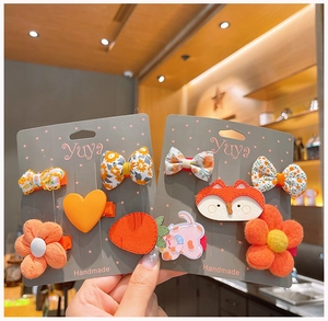 Détails de barrettes pour filles avec fleurs en tissu et cœurs dans des tons orange chaud