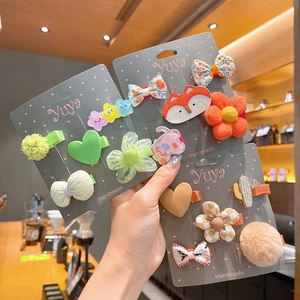 Barrettes à cheveux en tissu fleurs et cœurs pour filles sur emballage carton