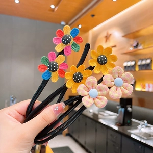 Lot d'accessoires chignon avec fleurs au crochet et motifs à nœuds à carreaux