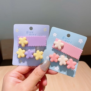 Ensemble de barrettes à fleurs pastel et pinces ondulées pour petites filles en boîte