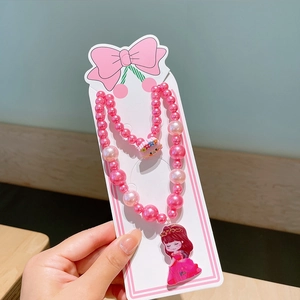 Perlenkette und Armband Set für Kinder mit Prinzessin-Anhänger auf einer weißen Displaykarte