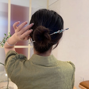 Épingle à cheveux serpent en argent avec émail vert pour des coiffures élégantes