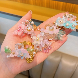 Traditionelle chinesische Blumen-Haarklammer mit Harzblumen und Perlen für Hanfu-Kleider