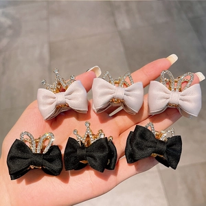 Detailliertes Set mit 6 Mini-Haarspangen mit Strasskronen und niedlichen Hasenohren