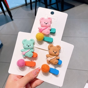Set schattige beer haarspeldjes met kleurrijke pluche ballen voor meisjes en kinderen