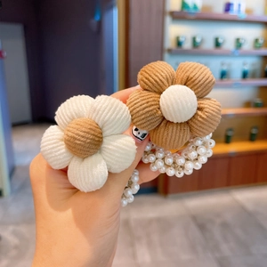 Elastici per capelli a fiore per bambini con petali in velluto e perle bianche