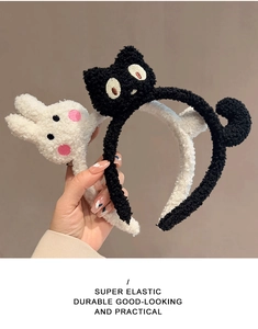 Dettaglio dei cerchietti in peluche con orecchie di coniglio e gatto ad alta elasticità