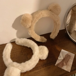 Schattige pluche hoofdbanden met berenoren in beige en abrikoos voor het wassen van gezicht