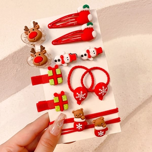 Detail van een 10-delige kersthaaraccessoiresset met rendier- en sneeuwpopontwerpen voor kids