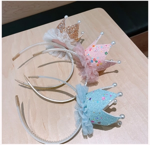 Détails de trois couronnes de princesse scintillantes pour filles avec perles et dentelle