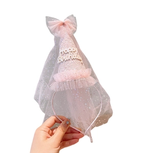 Serre-tête d'anniversaire rose avec chapeau pailleté et long voile en maille à paillettes