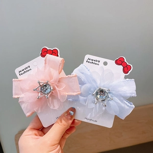Schattige haarspelden voor kinderen met kroon en organza bloemen in roze en blauw