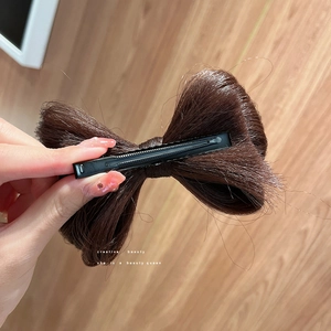 Fermaglio per capelli a fiocco in capelli sintetici marroni per uno chignon voluminoso