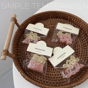 Set aus Mini-Haarklammern aus Harz in Blumen- und Schmetterlingsform in Pastellfarben