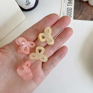 Süße Mini-Haarklammern in Schleifenform in Pastellrosa und Cremegelb für Mädchen
