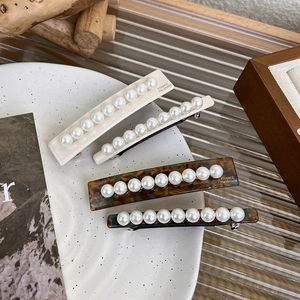 Barrettes classiques en acétate beige avec perles élégantes en lot de 4 pièces
