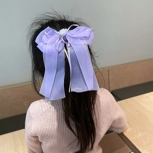 Barrette nœud en organza violet avec perles et longs rubans pour coiffure fille