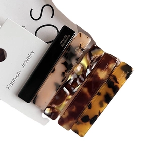 Set of 5 acetate hair clips in leopard and marble patterns with gold lettering
